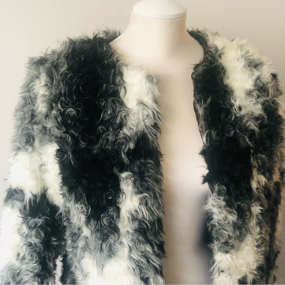 Zara Basic Collection Fuzzy Coat with Loop Hook Closures in Black & White Size S - Picture 7 of 16